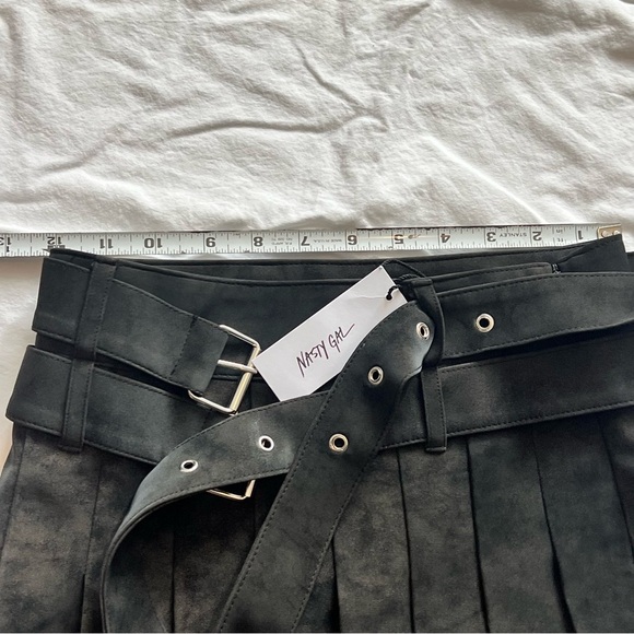 Nasty Gal Black Pleated Faux Suede Mini Skirt  size 2 new - Picture 4 of 5